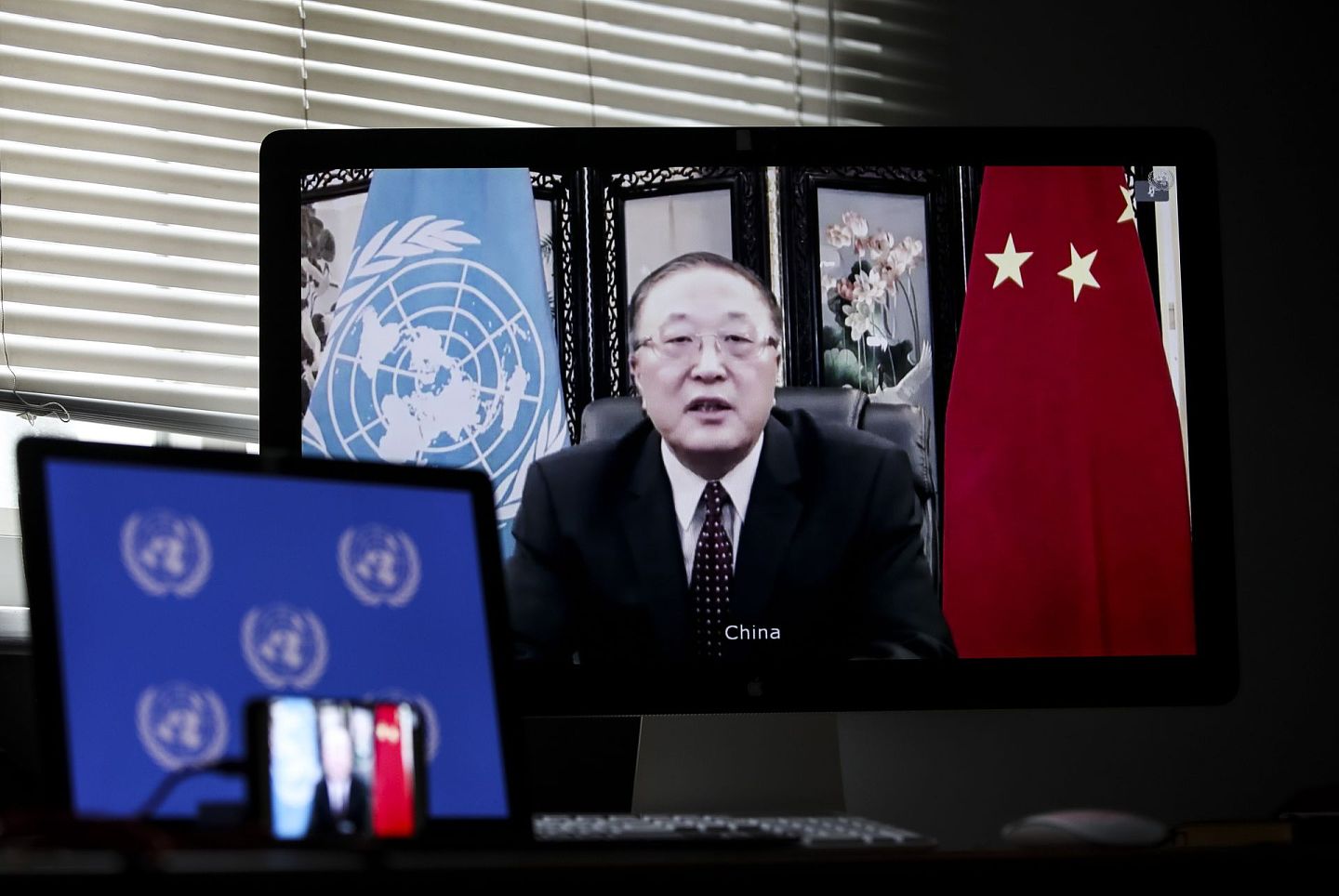 2020年9月24日，中国常驻联合国代表张军在发言中，严厉驳斥克拉夫特对联合国和中国的恶意攻击，得到了俄罗斯代表的强烈支持。（新华社）