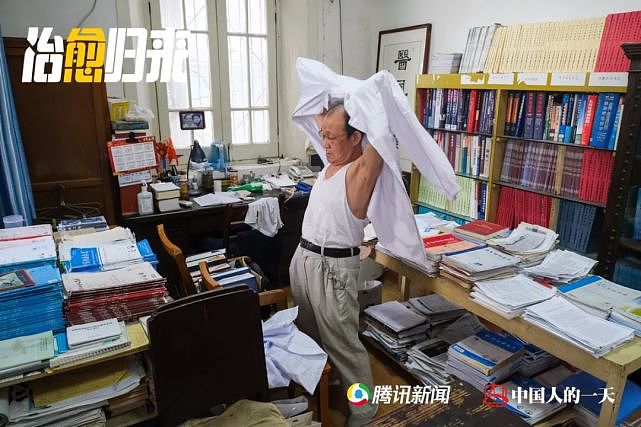 新冠病重时，武汉医生：“不许抢救我” 遗嘱给保姆10万（组图） - 1