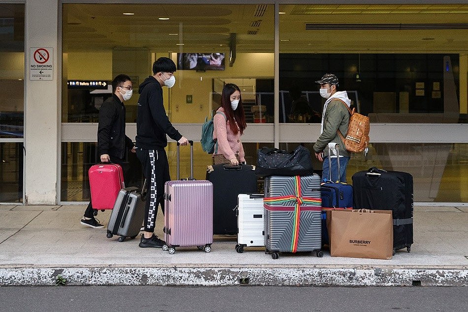 2万名中国留学生将包机返英复学，澳大利亚大学“急”了