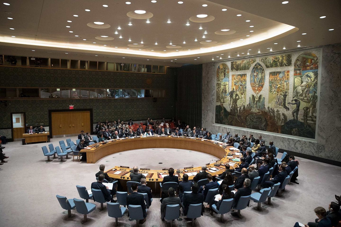 联合国在解决地区乃至全球性议题上发挥了一定的作用，这一点是不容抹杀的。图为2018年12月12日，联合国安理会在纽约总部召开有关伊朗核问题会议。（AP）