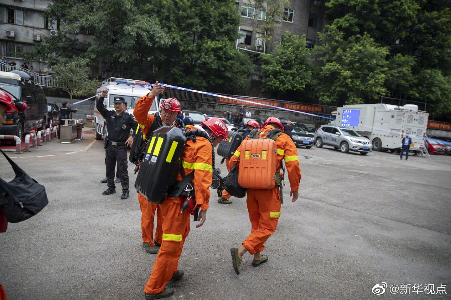 重庆煤矿一氧化碳超限事故被困人员搜救完毕，16人无生命体征（组图） - 2