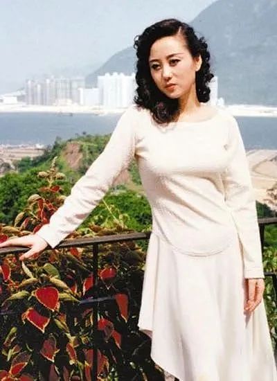 30年前，被李连杰抛弃的前妻黄秋燕，如今怎么样了？（组图） - 22