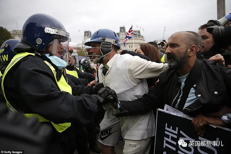 英国一边每天新确诊6000人，另一边15000人不戴口罩搞集会.. 这？（组图） - 12