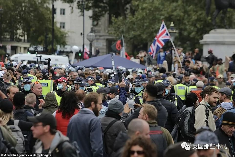 英国一边每天新确诊6000人，另一边15000人不戴口罩搞集会.. 这？（组图） - 13