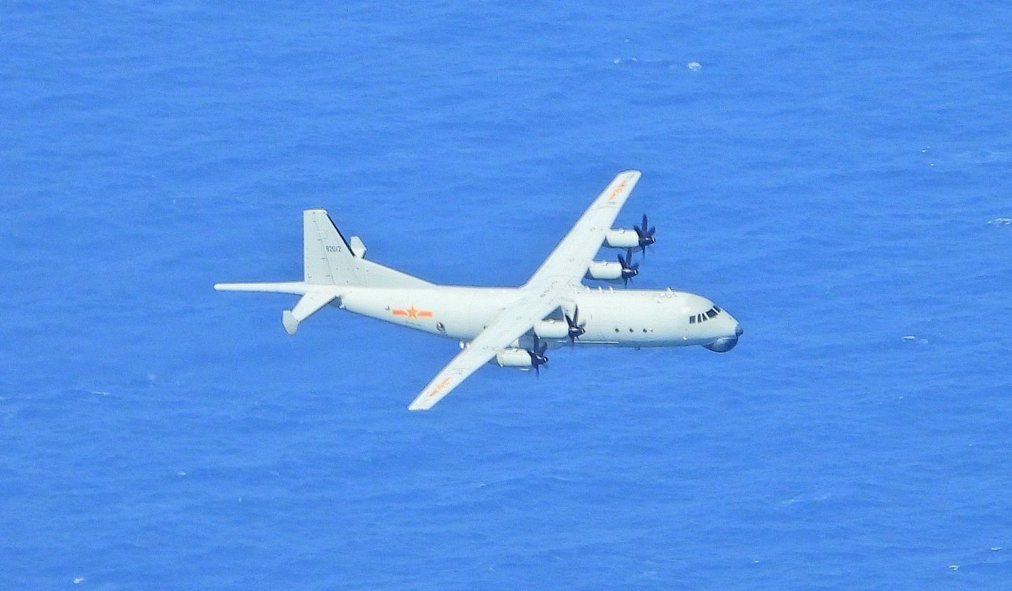 遭台湾军机在高处拍摄到的解放军运8Q反潜机，时间为9月22日。 （台湾国防部）