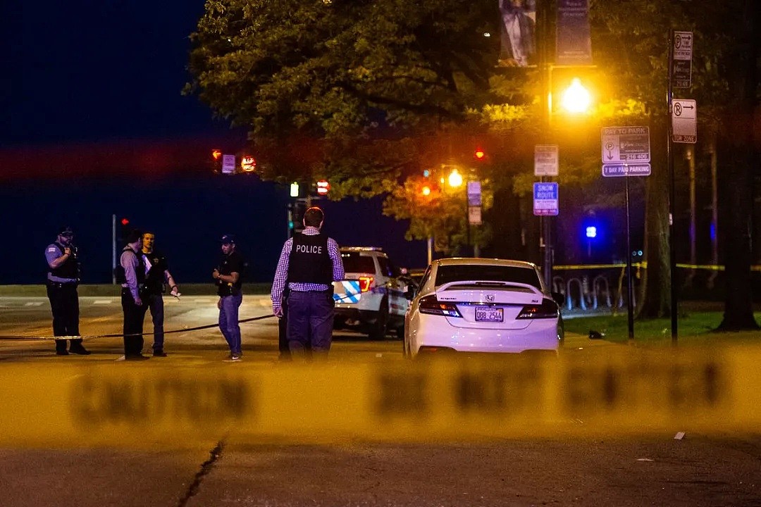 美国芝加哥血腥枪击！51人中弹9人死，20岁小伙被爆头，5岁女童惨丧命（组图） - 9