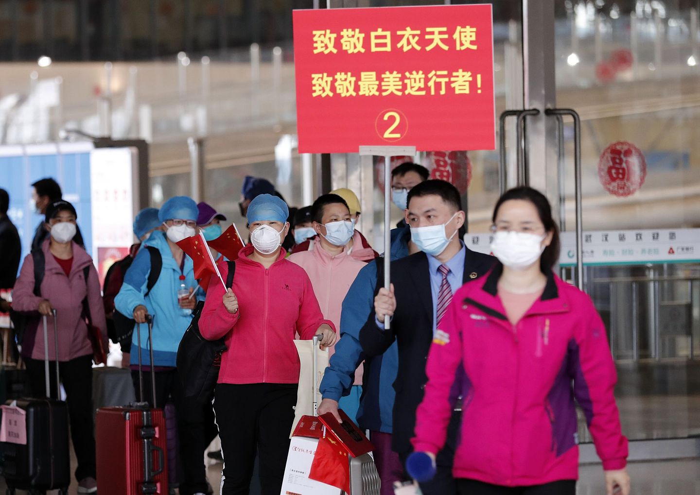 2020年3月17日，湖南医疗队员抵达武汉火车站。 （新华社）