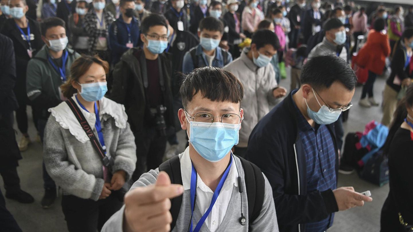 作为第一个正视新冠肺炎疫情的国家，中国率先扭转了本国疫情。（新华社）