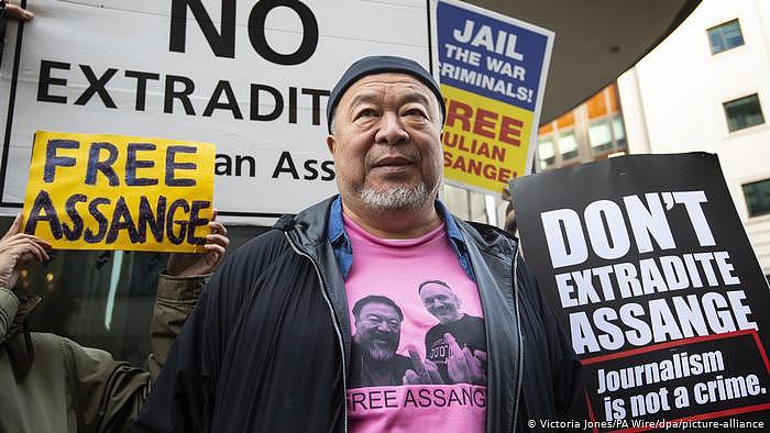 UK Ai Weiwei protestiert gegen mögliche Auslieferung von Assange (Victoria Jones/PA Wire/dpa/picture-alliance)