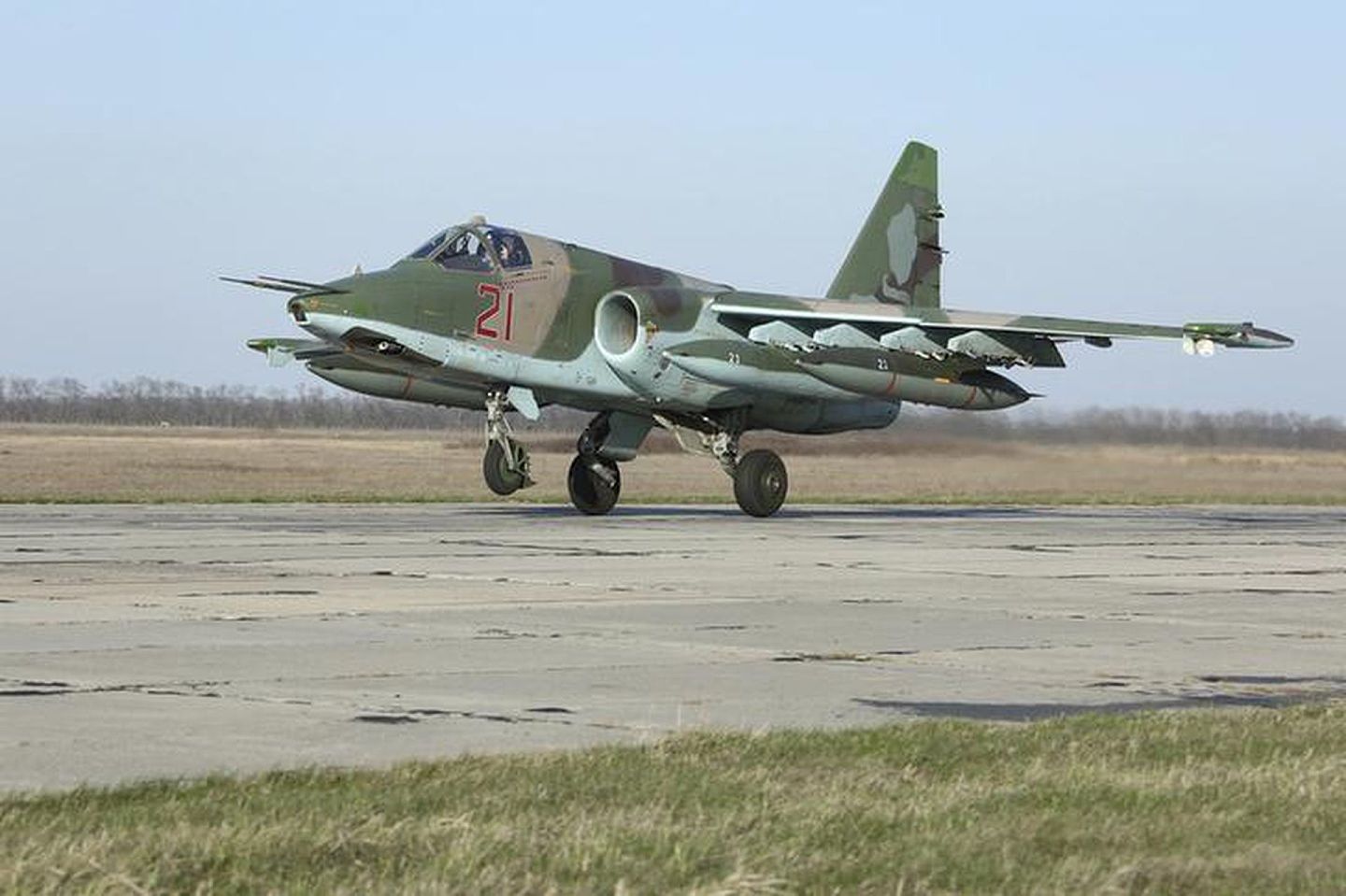 苏-25战机是20世纪60年代末期苏联方面设计的一种高亚声速近距离空中支援攻击机，目前仍在一些国家军队中服役。 （Reuters）