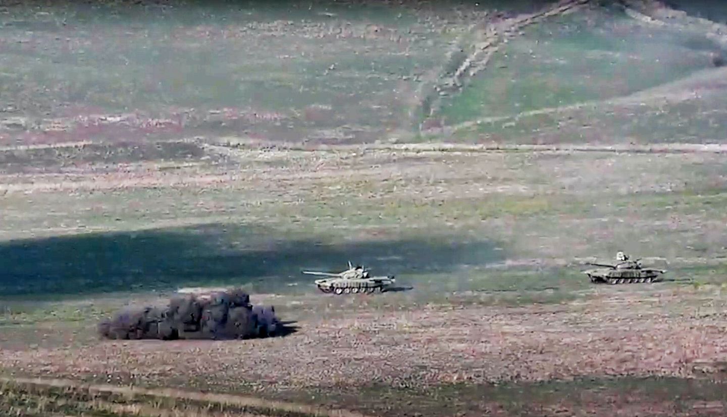 2020年9月27日，亚美尼亚与阿塞拜疆爆发军事冲突。 亚美尼亚国防部9月27日发布的视频显示，亚美尼亚军队摧毁了阿塞拜疆的坦克。 （AP）