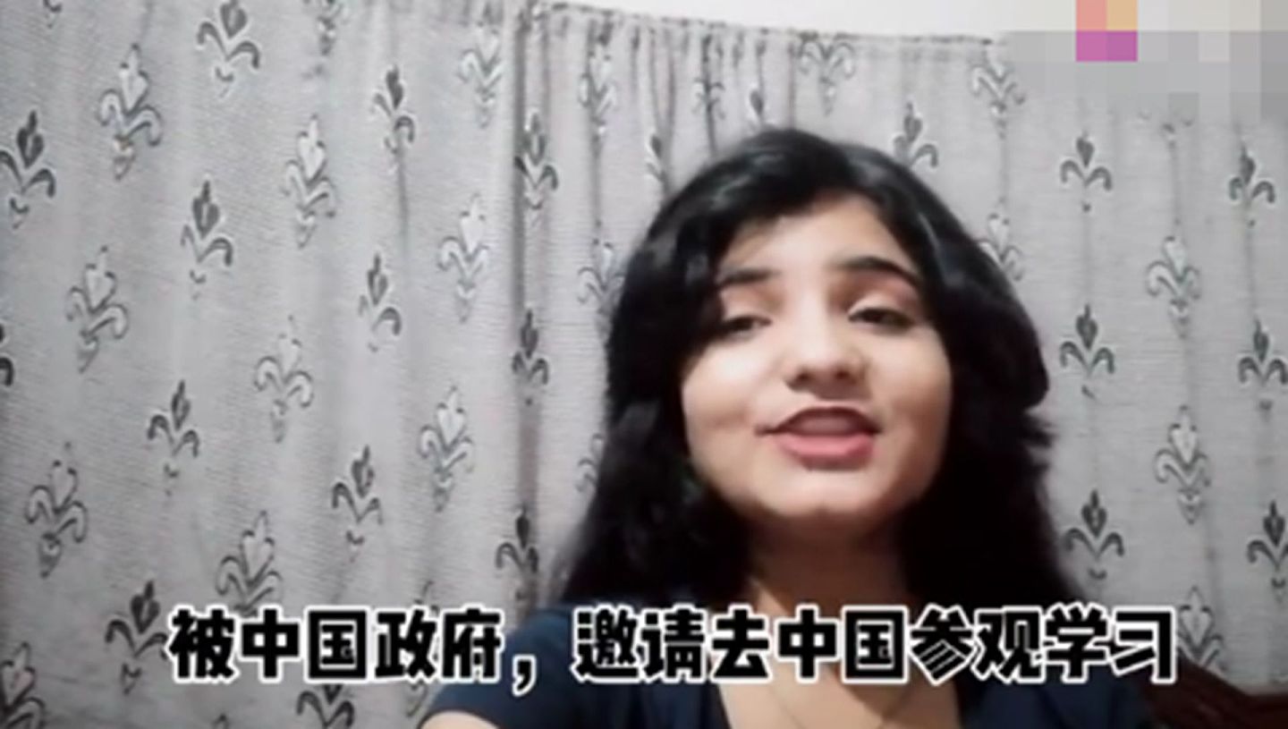 印度女孩称受邀来中国参观学习。 （微博@上帝之鹰_5zn）