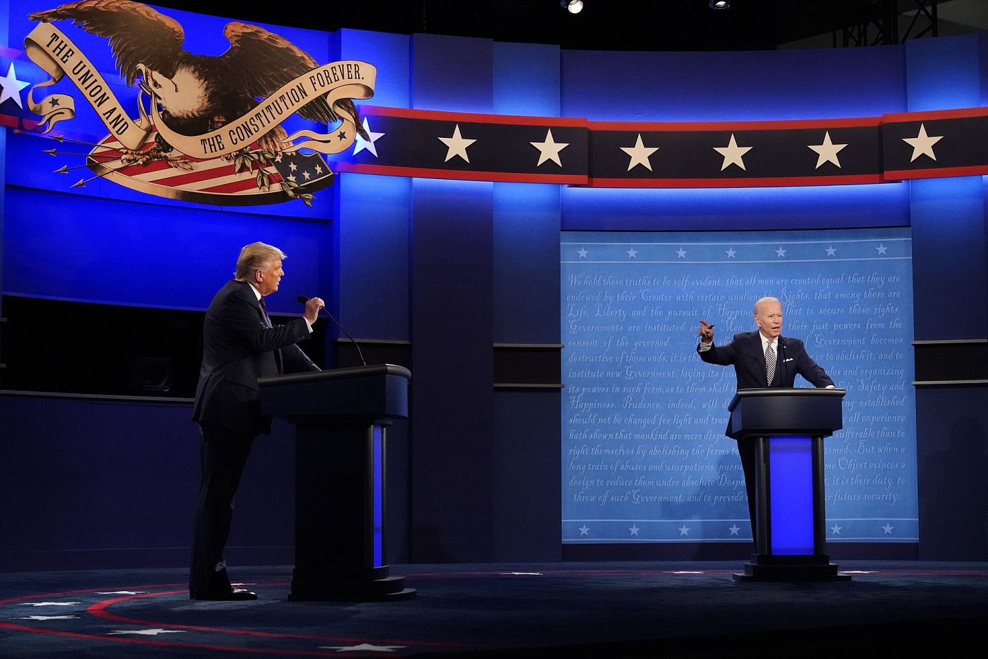 2020年9月29日晚，特朗普和拜登在俄亥俄州参加今年大选首次电视辩论。（AP）