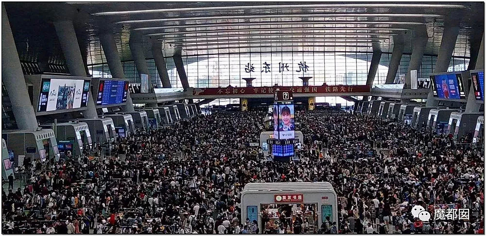 疯狂！今年中国不寻常，高铁都晚点，高速堵死，人山人海，大家还好吗？（组图） - 30