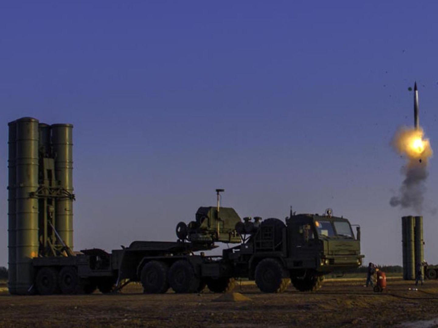 2014年解放军公布发射S-300防空导弹的画面。（新华社）