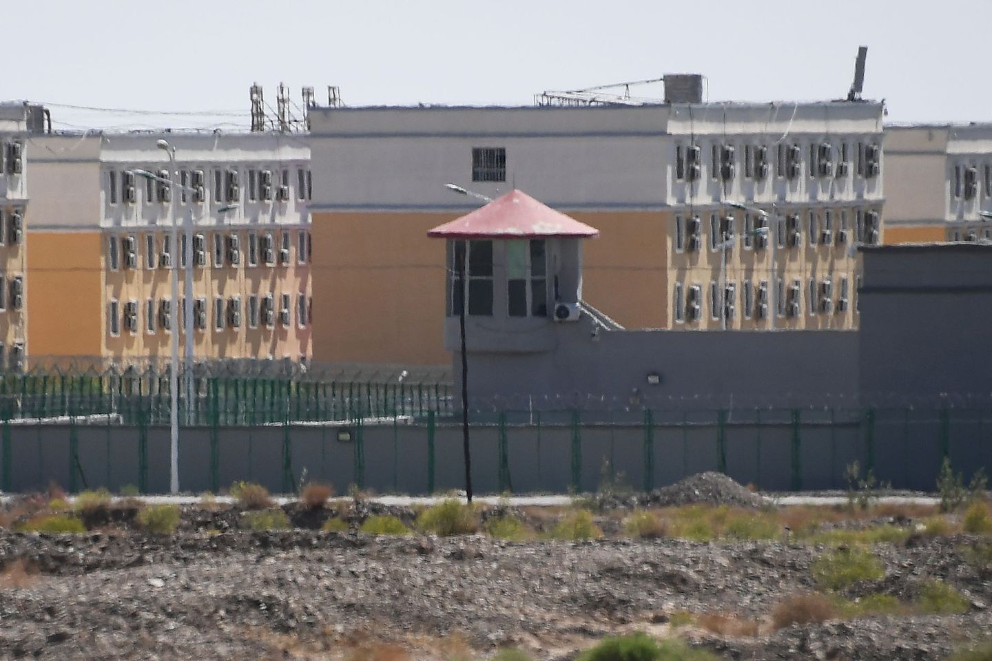 图为2019年6月2日新疆阿图什市职业技能教育培训服务中心的建筑物，服务中心被指是拘留穆斯林少数民族的再教育营（Getty）