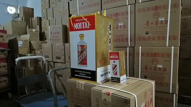 西安熊孩子用老爸手机下单百瓶茅台 支付近430万