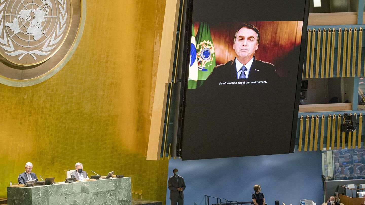 巴西总统博尔索纳罗以视像形式，在联合国大会第75届会议上发言。博尔索纳罗在两个月前宣布确诊新冠肺炎。（AP）