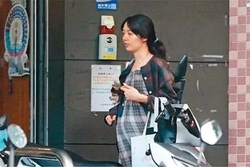 郭碧婷36岁高龄产女，至今仍没有领结婚证，以后还得继续拼命生个男娃？（组图） - 10