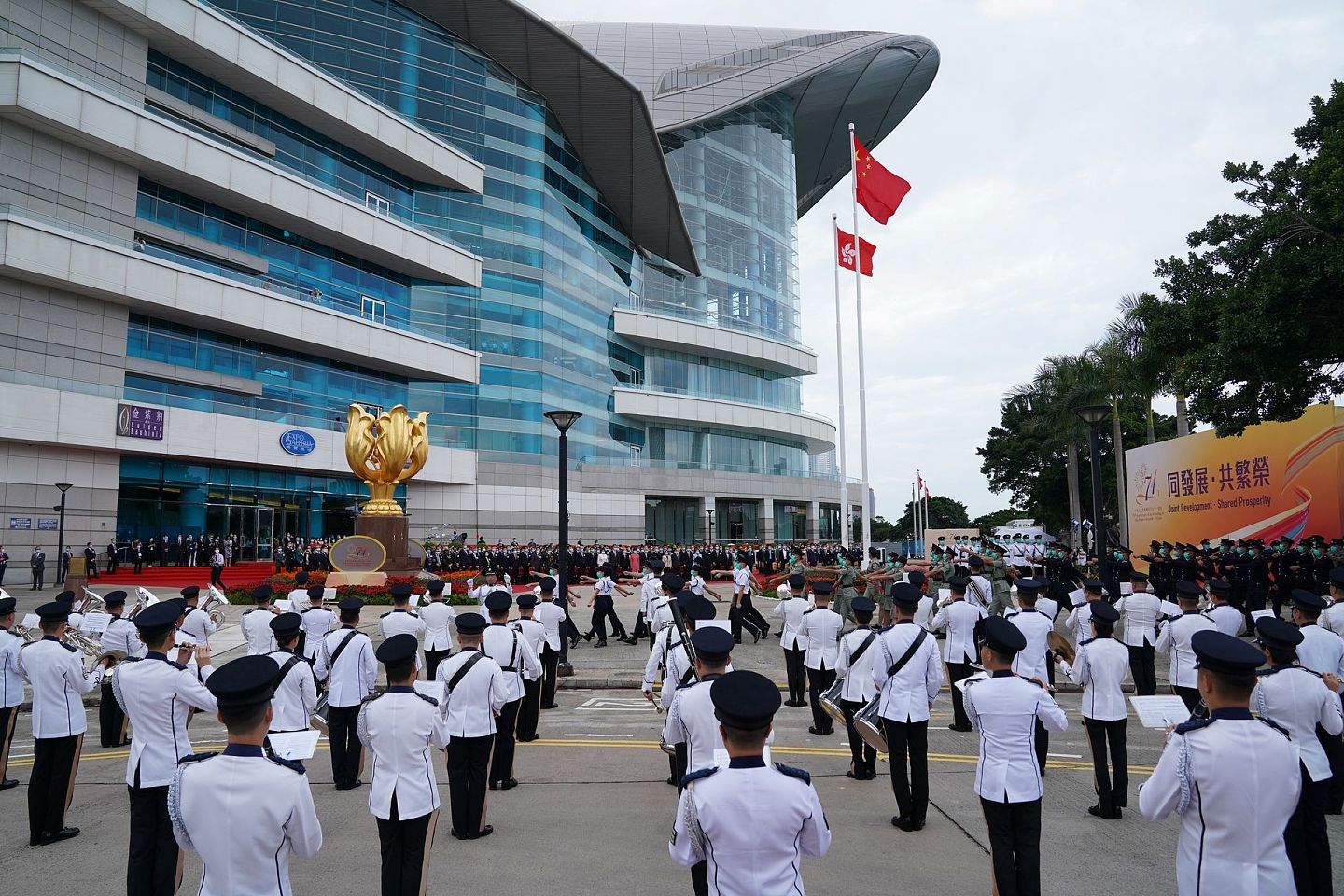 2020年10月1日，香港政府在金紫荆广场举行升旗仪式，庆祝中国国庆节。 （Reuters）