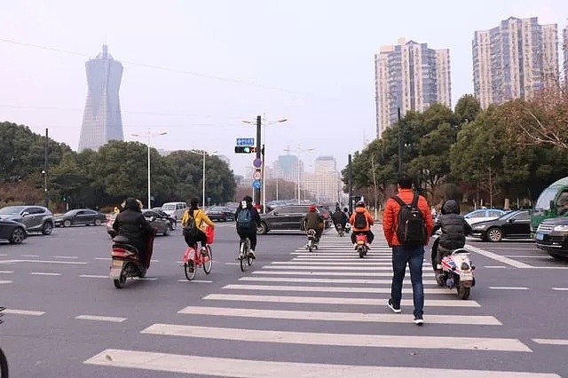 男子左肝被掏空，布满密密麻麻的虫卵，只因吃了这个…澳洲随处可见，很多华人都爱吃！ - 4