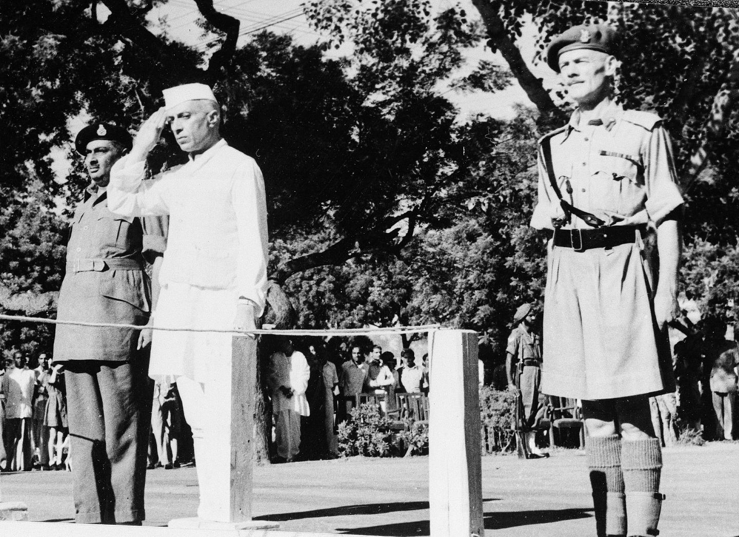 1947年印度独立后，通过种种手段继承了英国在西藏的特权。图为1947年8月15日印度首任总理尼赫鲁在印度新德里红堡举行的独立日仪式上。（AP）