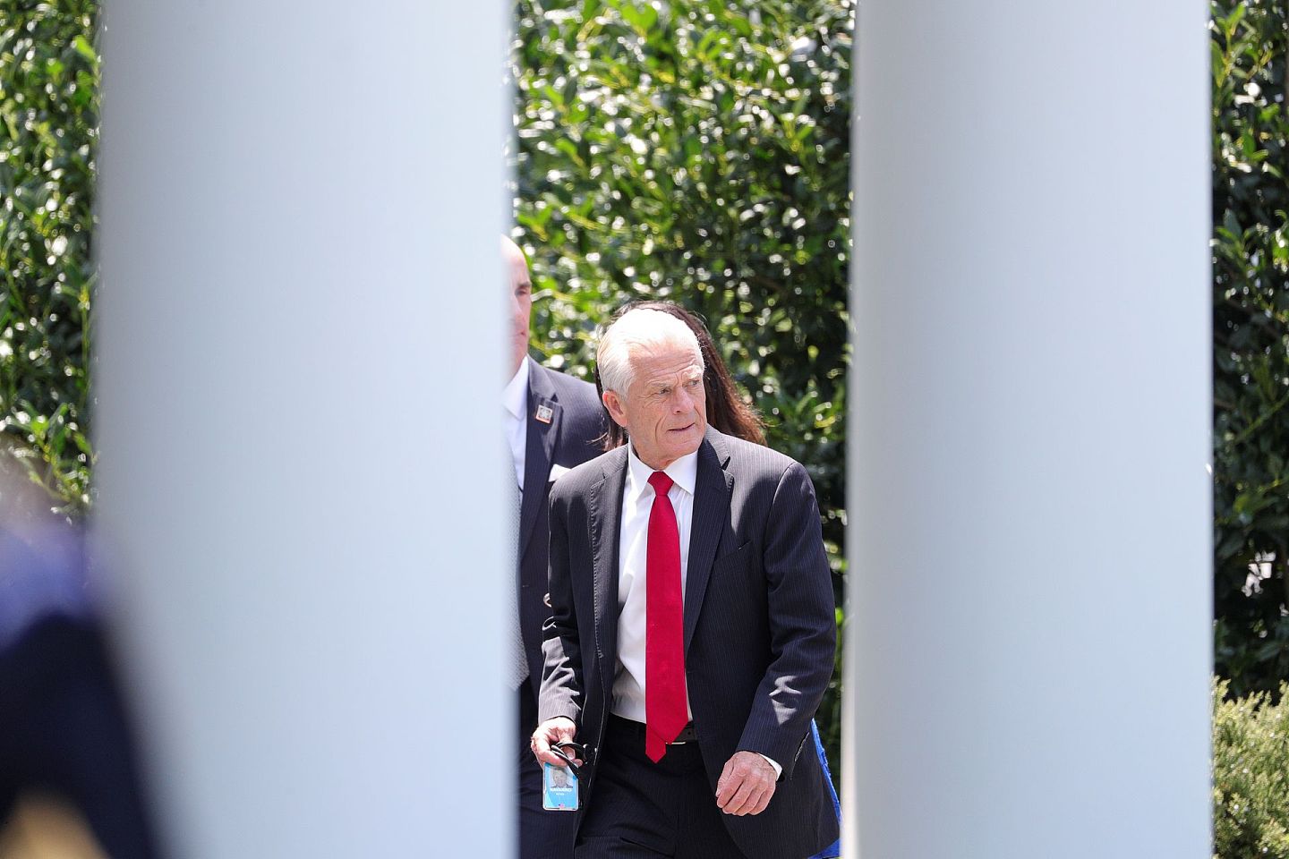 2020年7月8日，白宫贸易顾问纳瓦罗前往白宫出席会议。他7月12日称美国会对抖音国际版采取强力行动。（Reuters）