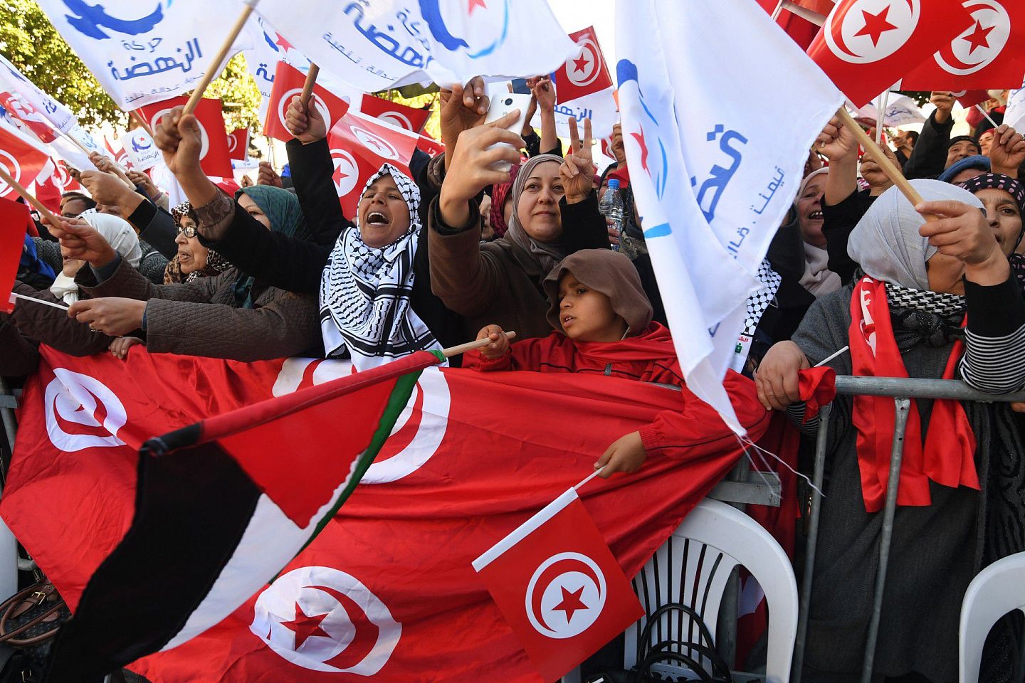 2011年突尼斯爆发茉莉花革命，并推翻本阿里（Zine El-Abidine Ben Ali）政权后，与兄弟会关系密切的「复兴运动党」（Ennahda）终于被允许筹组政党。(AFP)