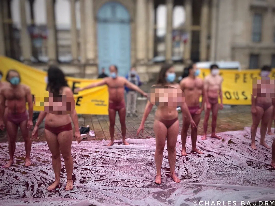 惊愕！大型集体裸体凶杀案现场，就在法国国会门前（组图） - 3