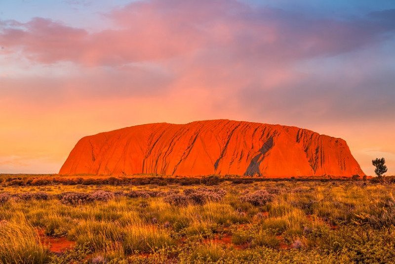 australia-northern-territory-uluru-sunset-shutterstock_628814105.jpg,0
