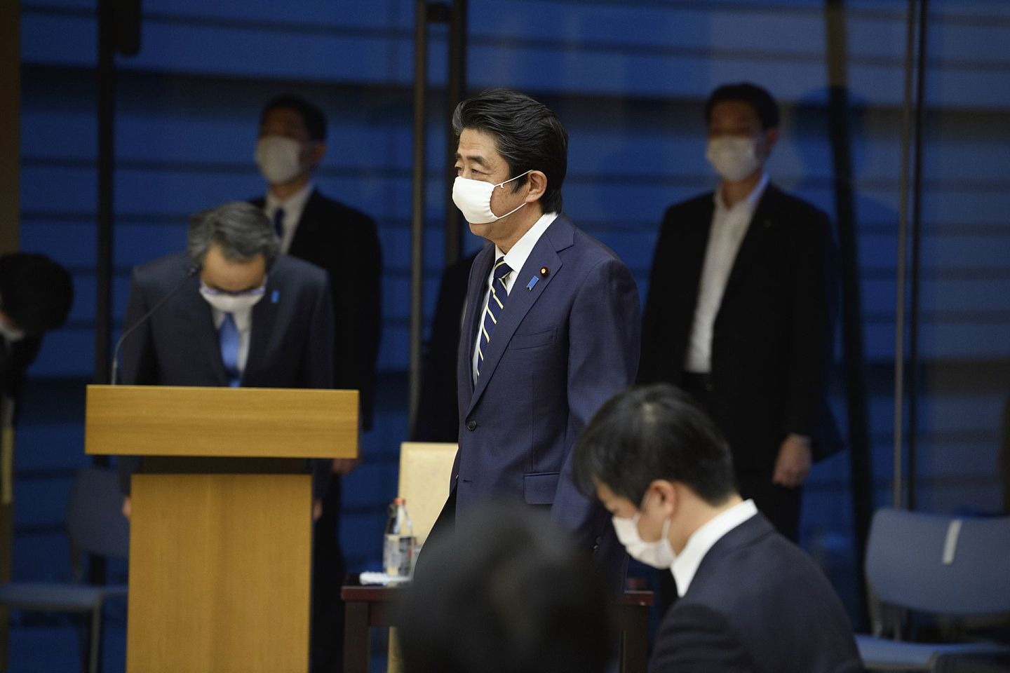日本的疫情也不容乐观，尤其是东京周边一带。日本首相安倍晋三也在谋求与阿斯利康的合作。（AP）