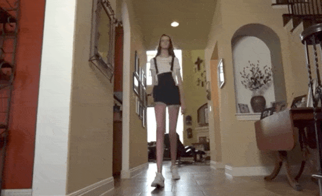 17岁美国女孩打破纪录成“世界腿王”！1米35的大长腿长成这样...（视频/组图） - 1