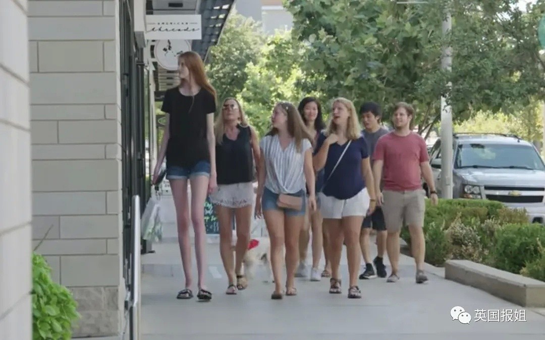 17岁美国女孩打破纪录成“世界腿王”！1米35的大长腿长成这样...（视频/组图） - 25