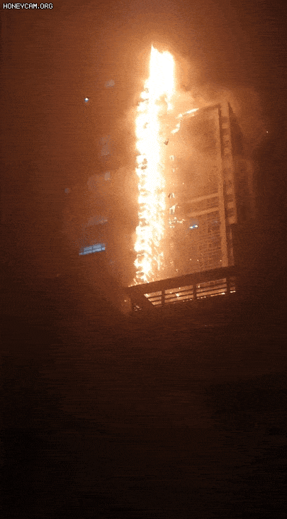 33层豪华公寓遭烈火吞噬，住户集体绝望逃上屋顶，民众哭泣围观！（视频/组图） - 2