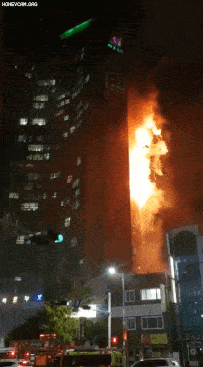 33层豪华公寓遭烈火吞噬，住户集体绝望逃上屋顶，民众哭泣围观！（视频/组图） - 5