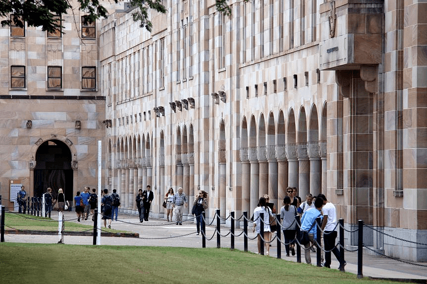 留学生也太惨了吧！西澳三所大学宣布取消面授课程，这些学科学费还要翻倍，还能不能一起愉快学习了？！ - 2