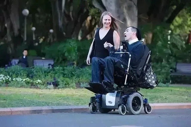澳洲高材生自愿当“妓女”，为残疾人服务（组图） - 12