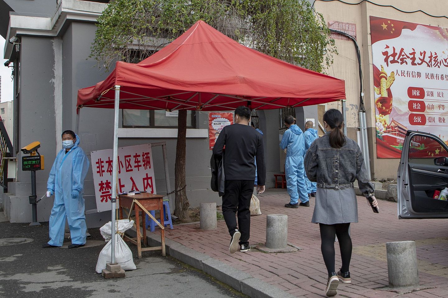 中国对新冠肺炎疫情防控取得成效，但仍有零星病例出现。（视觉中国）
