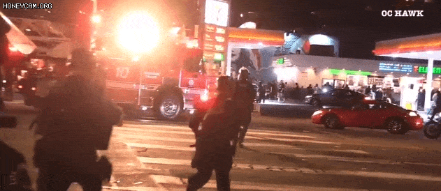 洛杉矶湖人队夺冠，球迷庆祝现场演变成暴力冲突；导致76人被捕、8名警察受伤 - 8