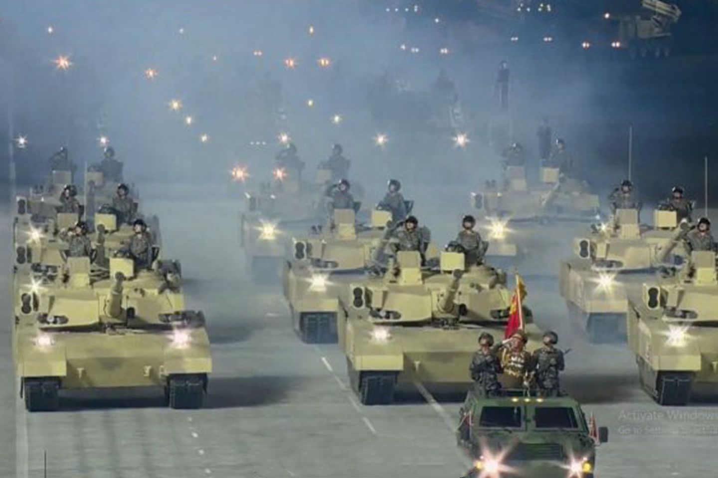 2020年10月10日，朝鲜在平壤举行大阅兵，展示多种新型武器装备。图为朝军展示的新型坦克，正面特别像美军M1A1坦克正面。（朝中社）