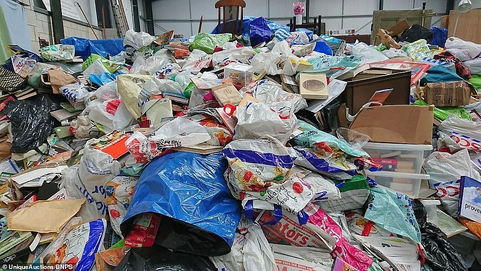 英国独居男子死后留下6万多件“垃圾”，拍卖公司却说：它们价值千万...（组图） - 2