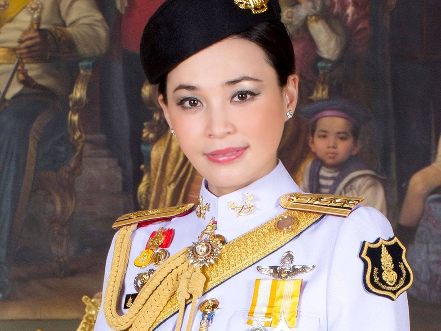 泰国王室官方网站公开苏提达王后身穿军装照片。（Reuters）