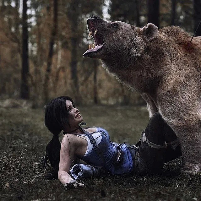 性感美女和一头700kg棕熊相拥而眠！无数男人羡慕嫉妒：这熊太有艳福（组图） - 23