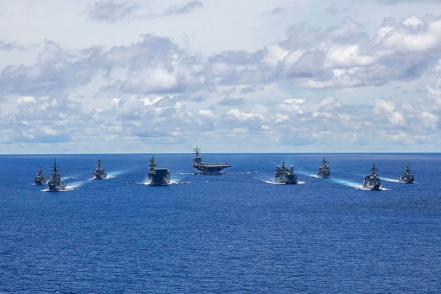 美军双航母7月份以来已经在南海举行了两次联合演习。（澳大利亚国防部）