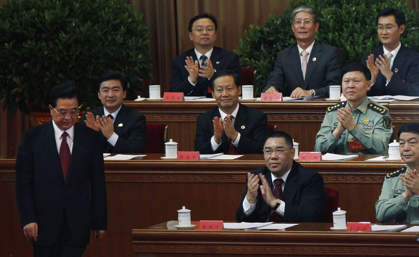 2010年9月6日，时任中共领导人胡锦涛（左）出席深圳经济特区建立30周年纪念活动。（路透社）