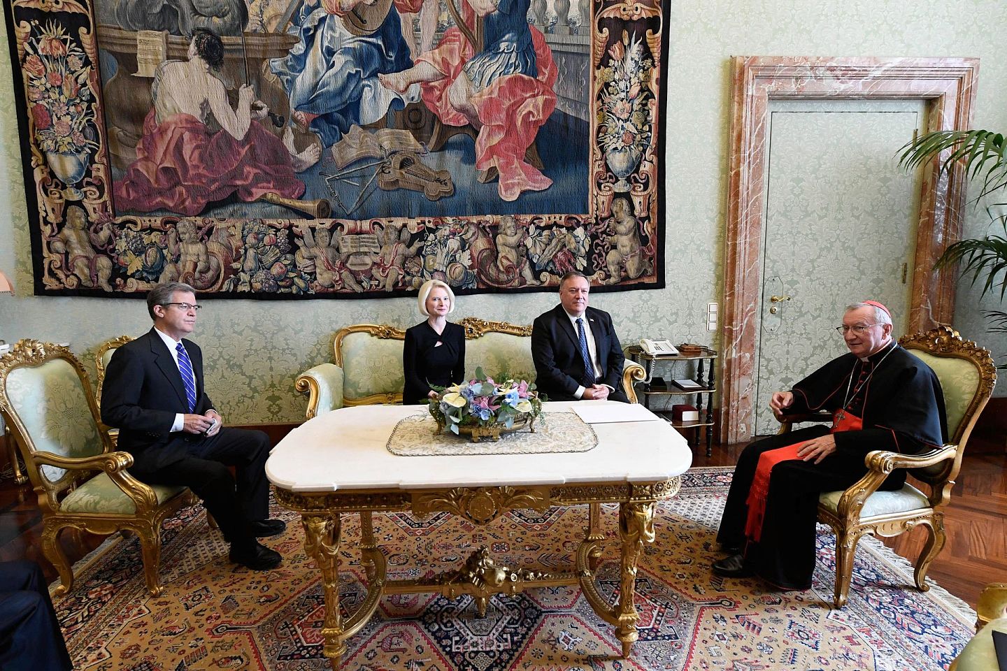 2020年10月1日，美国国务卿蓬佩奥（右二）与梵蒂冈高官会晤，试图阻止中梵续签协议。（Reuters）