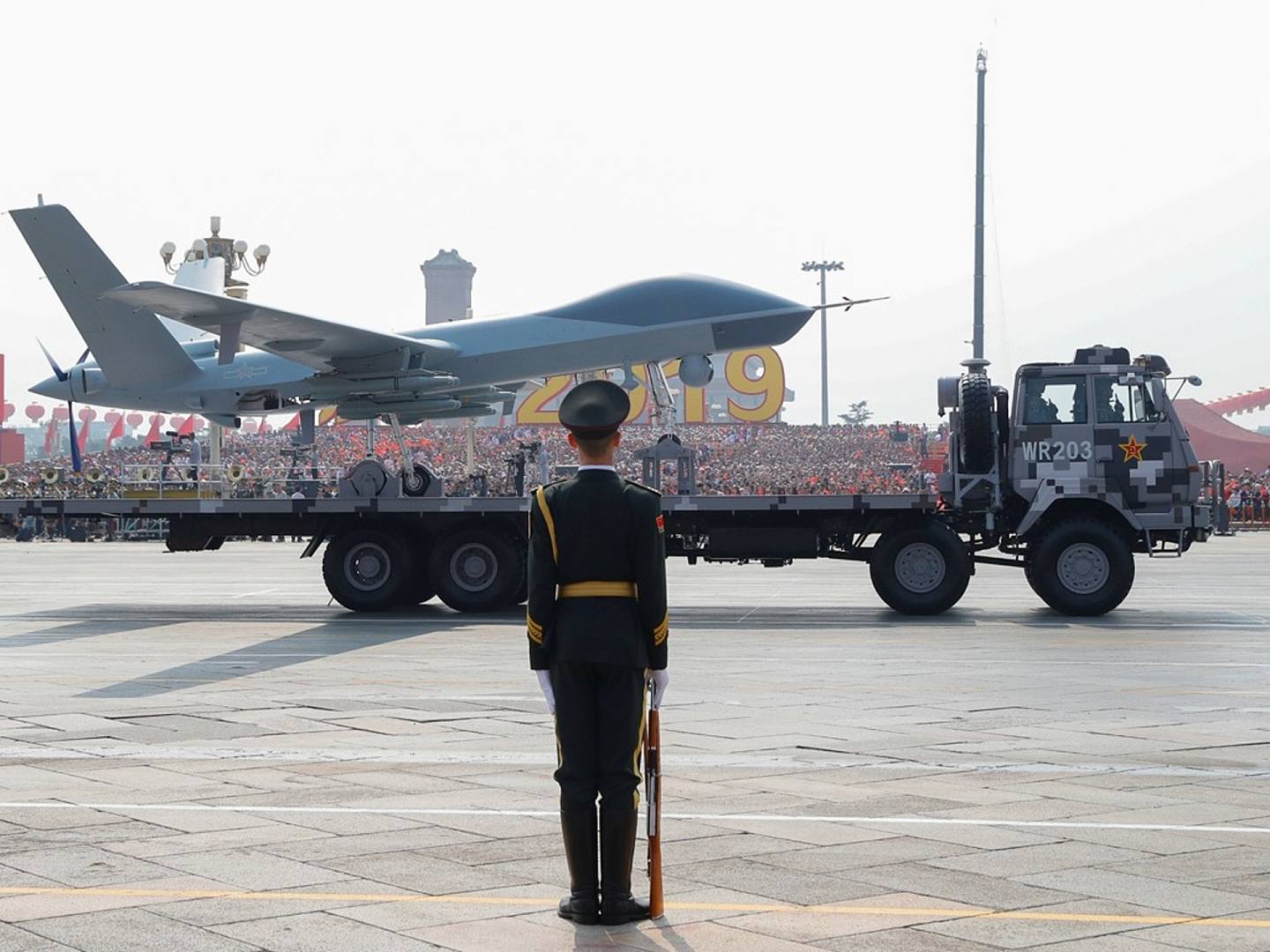 2019年10月1日，中国在阅兵上展示大量新武器。 图为无人机方队。 （Reuters）