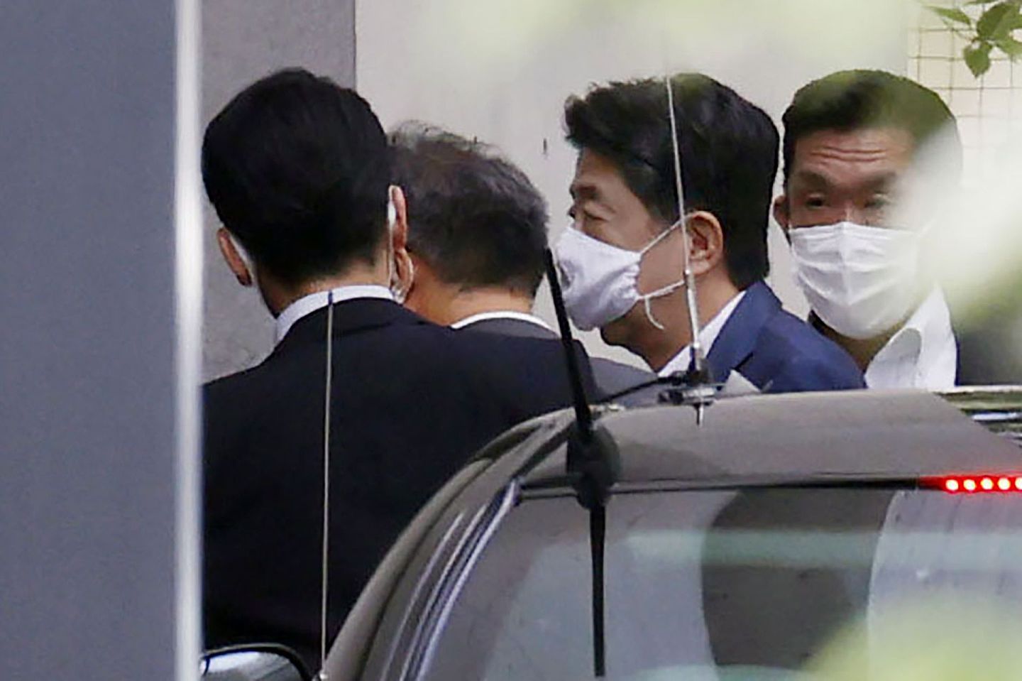 8月24日，安倍再次赴东京庆应大学医院。 安倍近来多次去医院检查身体，这引发了外界的猜测。 （AP）