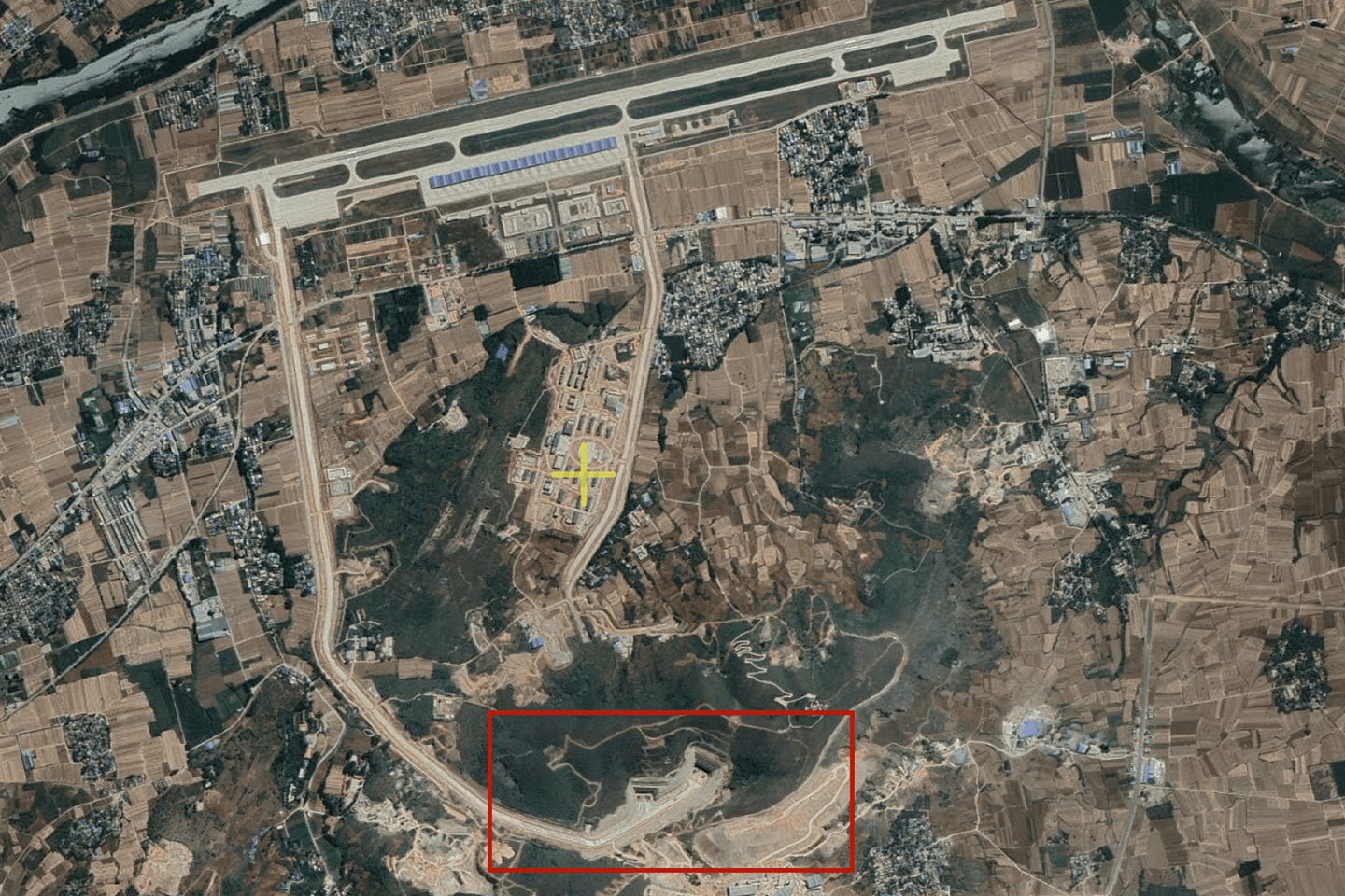 这架空射弹道导弹载机被确定部署在河南内乡县境内。（谷歌地球截图）