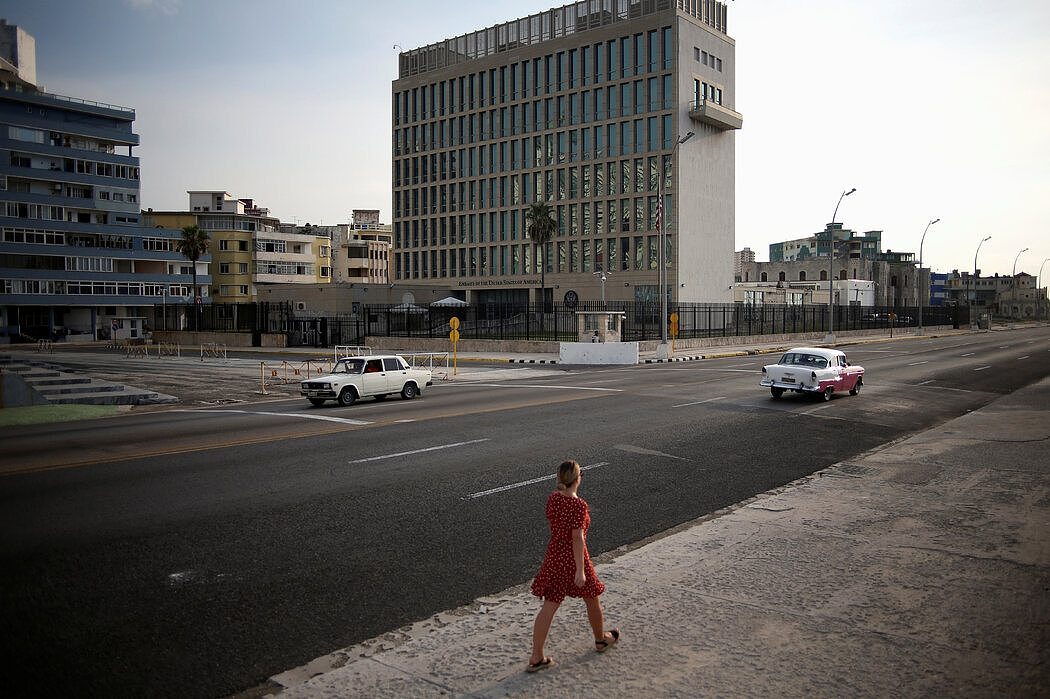 美国驻哈瓦那大使馆。特朗普政府撤回了驻古巴的大部分工作人员，并发布了前往古巴的旅行警告，称美国外交官遭遇了“有针对性的袭击”。